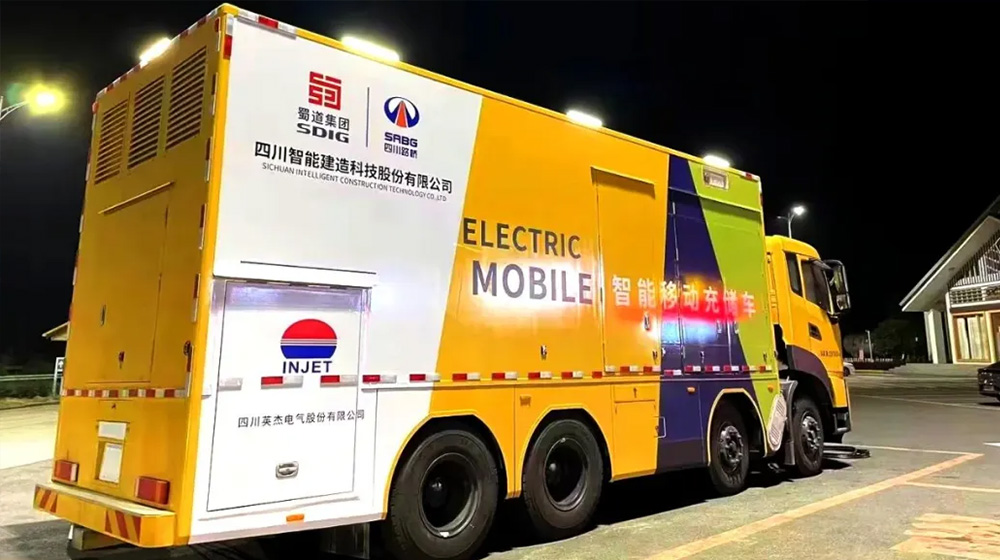 Giant Smart Mobile Charging and Storage Vehicle
